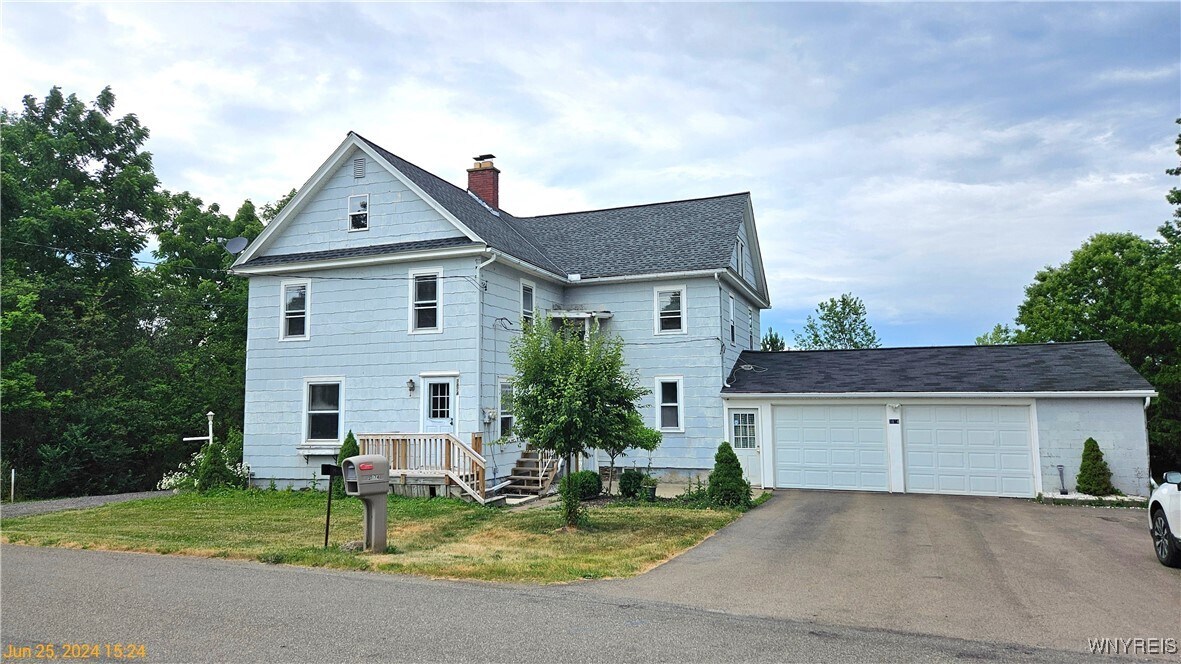 3874 N Boston Rd in Eden, NY - Building Photo