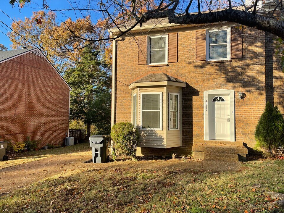 1025 Hammack Ct in Nashville, TN - Building Photo