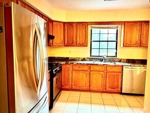 2802 Deerfield Dr in Edison, NJ - Building Photo - Building Photo