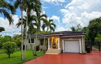 240 NE 152nd St in Miami, FL - Building Photo