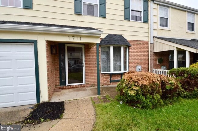 property at 1711 Brentwood Pl