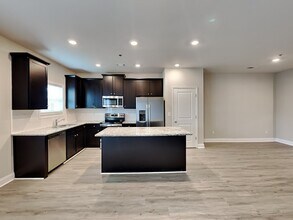 128 Wayne Ln in Canton, GA - Foto de edificio - Building Photo