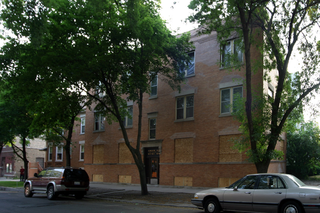 3737 N Leavitt St in Chicago, IL - Building Photo