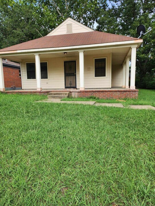 1548 Pillow St in Memphis, TN - Foto de edificio