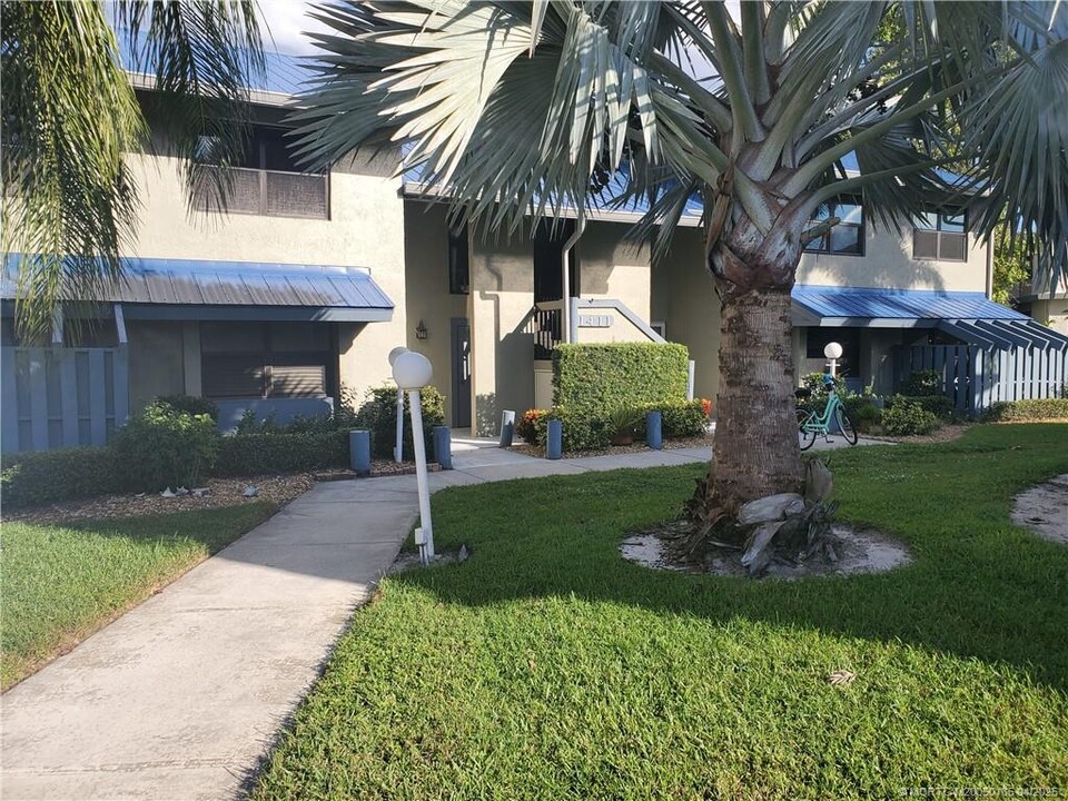 1411 NE 14th Ct in Jensen Beach, FL - Building Photo