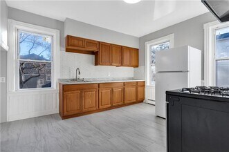 352 Orms St in Providence, RI - Foto de edificio - Building Photo