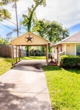 9550 Thousand Oaks Loop in Montgomery, TX - Building Photo - Building Photo