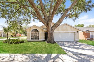 1449 Windjammer Pl in Valrico, FL - Building Photo