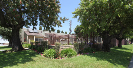 Pioneer Gardens Apartments in Santa Fe Springs, CA - Building Photo - Building Photo