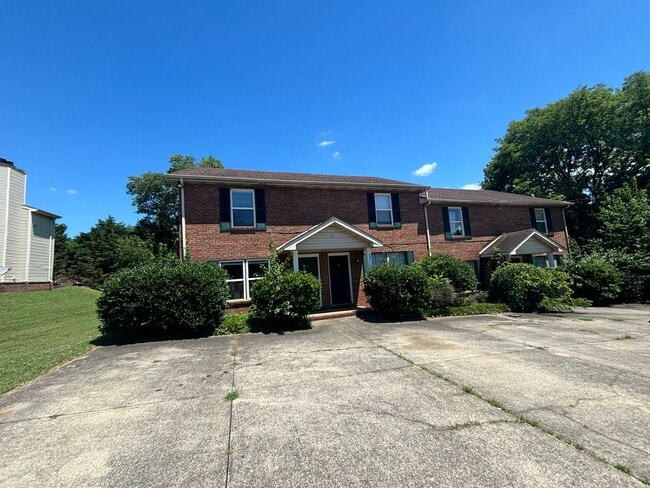 property at 541 Hietts Ln
