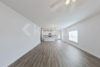 8025 Hendrick Dr in Baton Rouge, LA - Building Photo - Building Photo