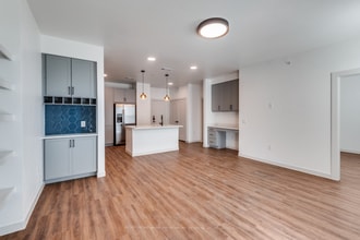 The Cambridge in Dallas, TX - Building Photo - Building Photo