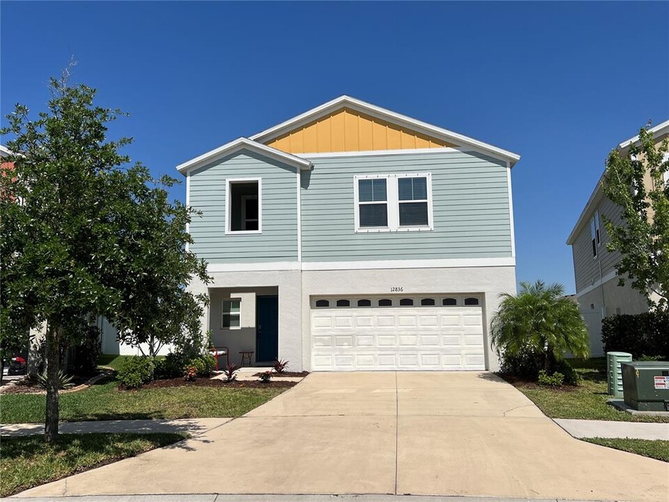 12836 Tannencrest Dr in Riverview, FL - Foto de edificio