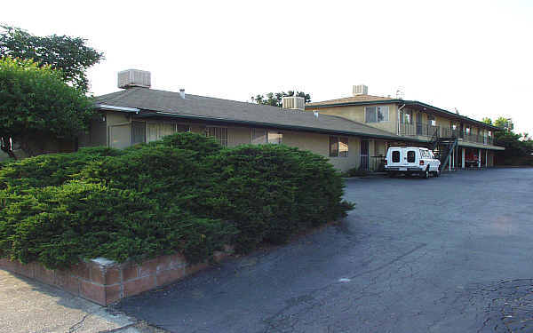 365 Lawton St in Antioch, CA - Foto de edificio - Building Photo