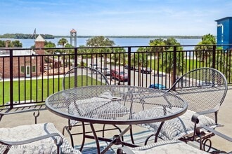 105 N 2nd St in Palatka, FL - Foto de edificio - Building Photo