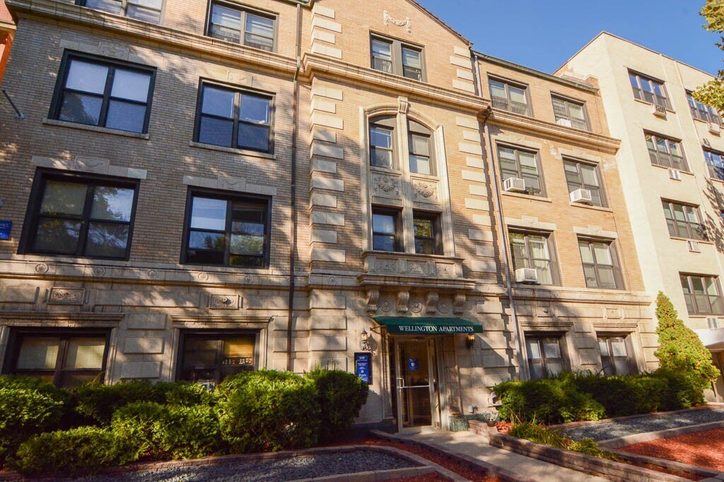 543 W Wellington Ave in Chicago, IL - Building Photo