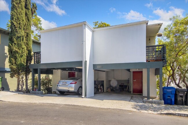 2334 Silver Ridge Ave in Los Angeles, CA - Building Photo - Building Photo