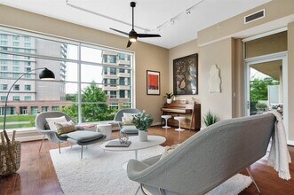 3 Waterway Square Pl in The Woodlands, TX - Building Photo - Building Photo