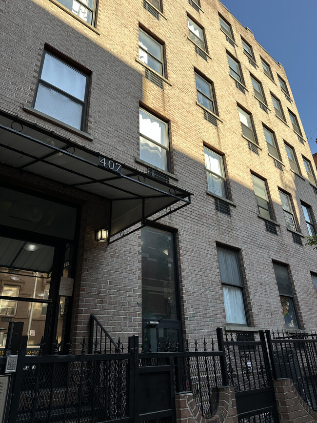 407 W 51st St in New York, NY - Building Photo - Building Photo