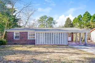 367 Lady Guinevere Way in Jonesboro, GA - Building Photo