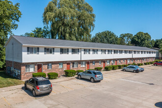 Colony East Apartments in Mt. Pleasant, MI - Building Photo - Building Photo