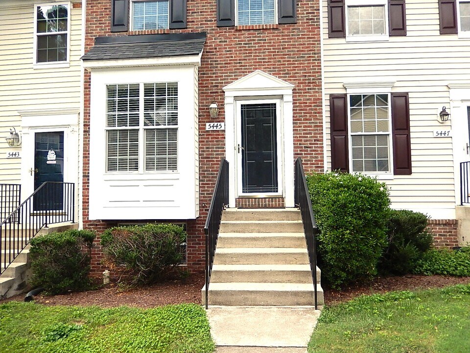 5445 Crabtree Park Ct in Raleigh, NC - Building Photo