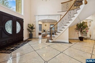 324 Lake St in Upper Saddle River, NJ - Building Photo - Building Photo