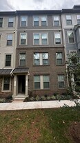 707 Thomas Ln in Manassas Park, VA - Building Photo