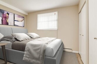 Beaumont Manor in Edmonton, AB - Building Photo - Building Photo