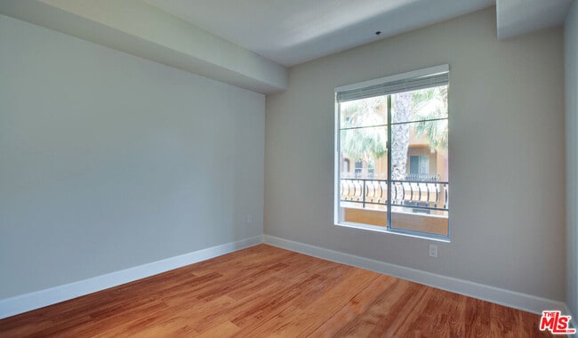 348 Hauser Blvd in Los Angeles, CA - Building Photo - Building Photo