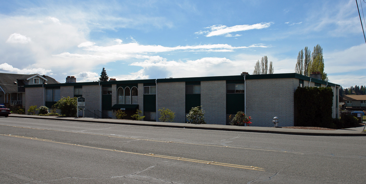 Charron Apartments in Tacoma, WA - Building Photo