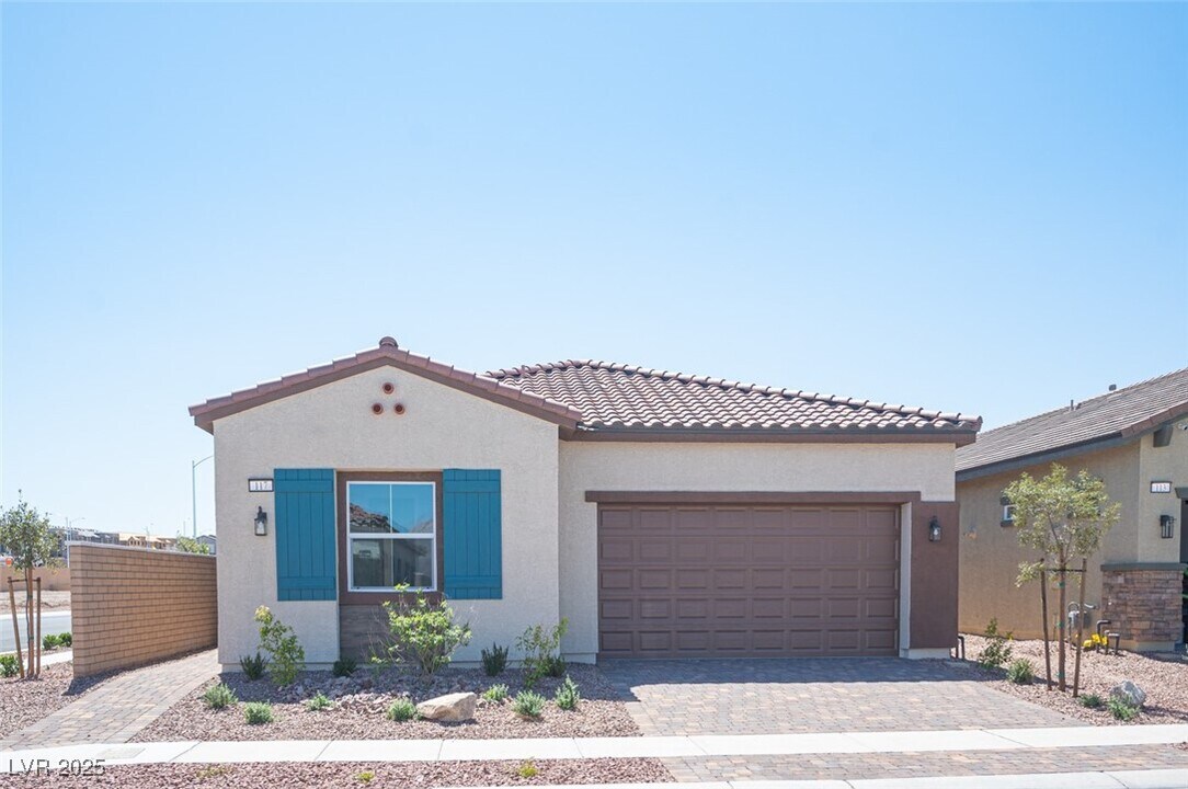117 Royal Cascade Ave in Henderson, NV - Building Photo