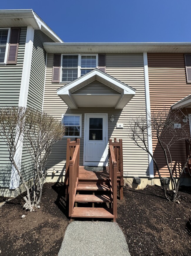 property at 16 River Village Dr