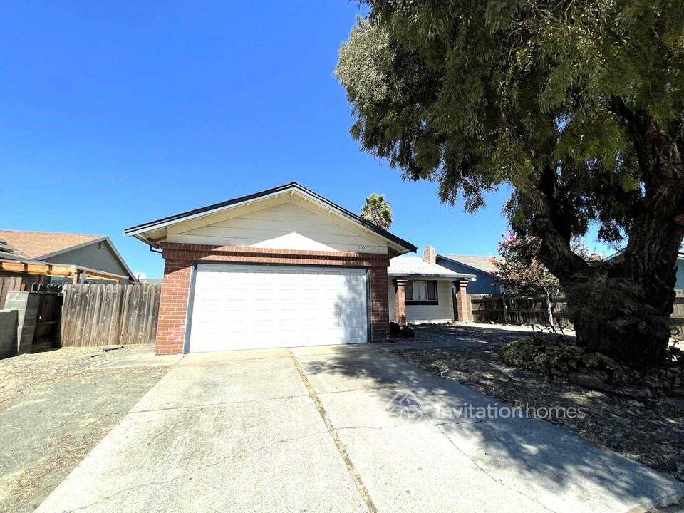 1002 Barrows Dr in Suisun City, CA - Building Photo