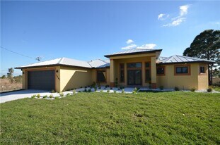 1242 Hathor St E in Lehigh Acres, FL - Building Photo
