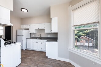 1949 Hudson Ave in Cincinnati, OH - Building Photo - Building Photo