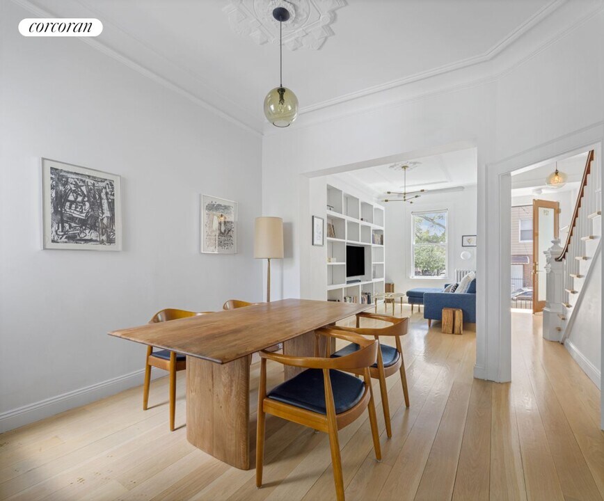 129 Calyer St in Brooklyn, NY - Building Photo