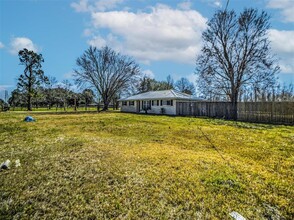 16271 Hamshire Rd in Winnie, TX - Building Photo - Building Photo