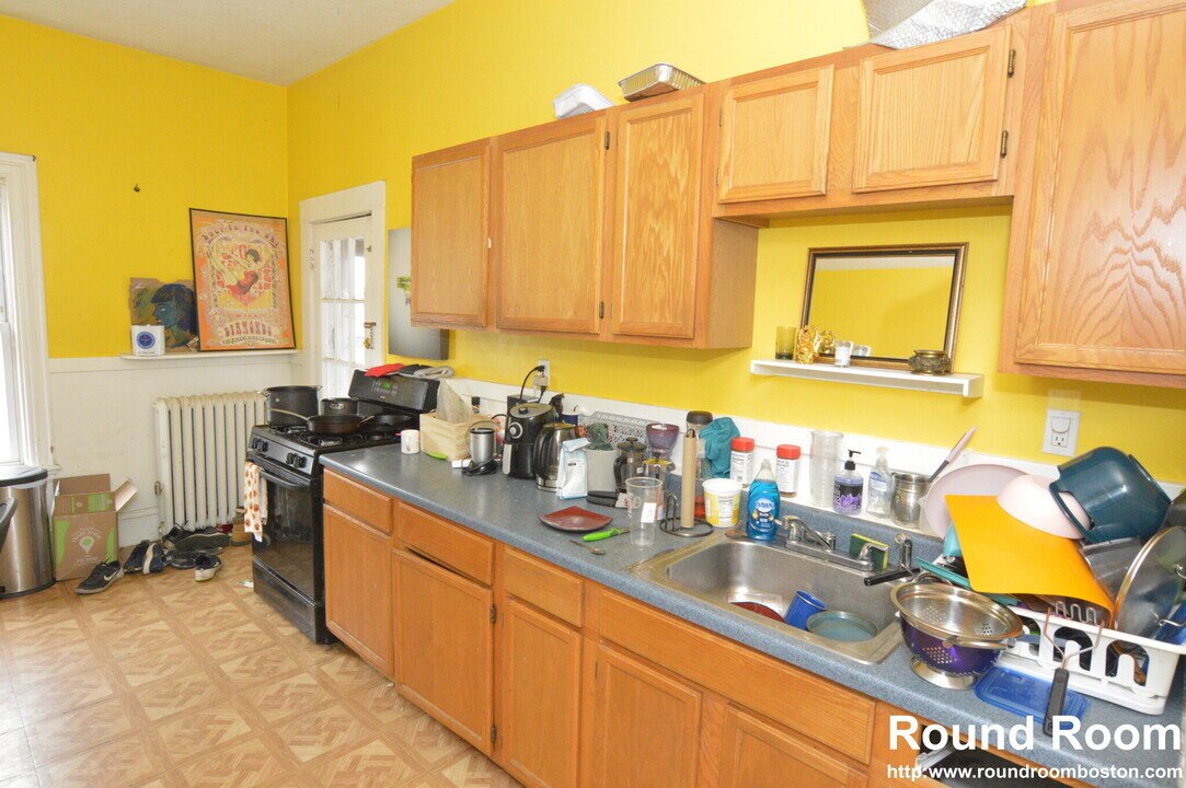 32 Linden St, Unit 2 in Boston, MA - Building Photo