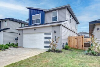 12827 Barnsbury Ln in Houston, TX - Building Photo - Building Photo