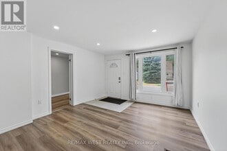 35 Kingscourt Ave in Kingston, ON - Building Photo - Building Photo