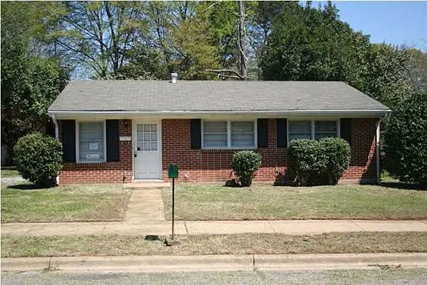 1831 Austin St in Montgomery, AL - Foto de edificio