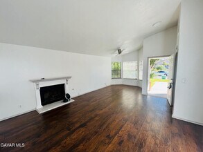 42933 Guyman Ave in Lancaster, CA - Building Photo - Building Photo