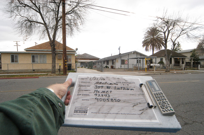 309 W Latham Ave in Hemet, CA - Foto de edificio - Other