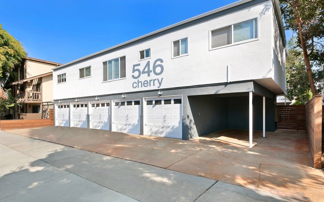 546 Cherry Ave in Long Beach, CA - Building Photo - Building Photo