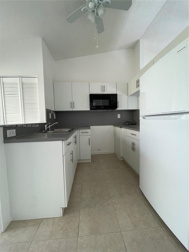 1210 San Remo Cir in Homestead, FL - Building Photo - Building Photo