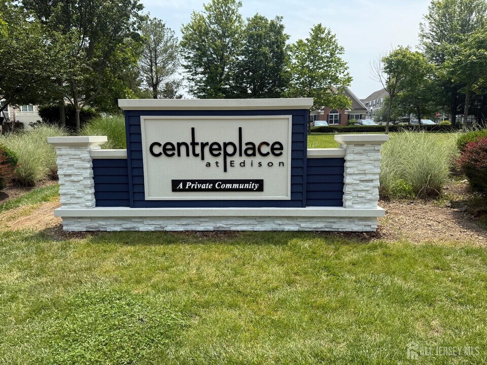 3213 Edward Stec Blvd in Edison, NJ - Building Photo