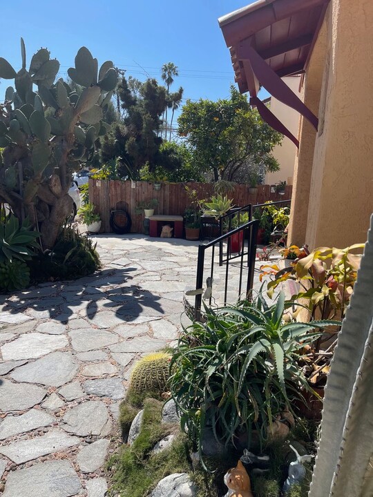 35 Roycroft Ave in Long Beach, CA - Foto de edificio