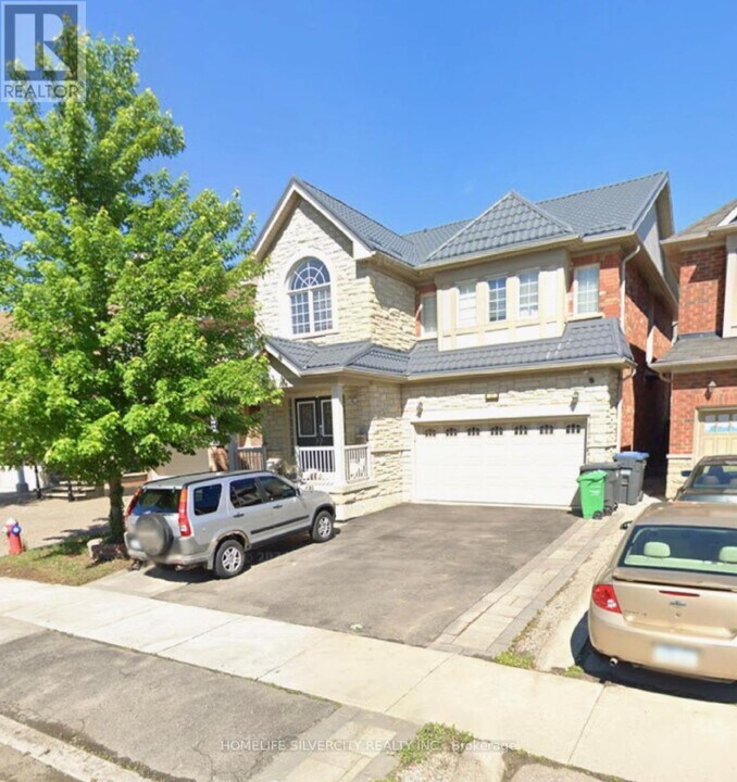 17 Beresford Crescent in Brampton, ON - Building Photo