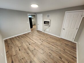 355 W Neosho St in Granby, MO - Foto de edificio - Building Photo